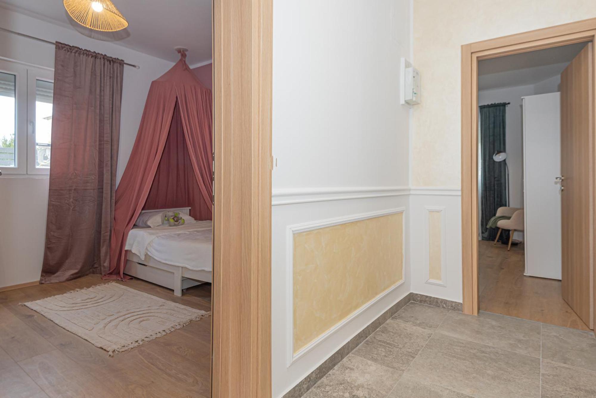 Guest House "The View" - With A Pool Donje Polje Экстерьер фото